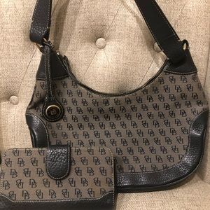Authentic Dooney & Bourke handbag w/wallet.